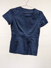 Load image into Gallery viewer, Jaanuu 2 Pocket Scrub Top