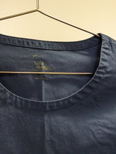 Load image into Gallery viewer, Jaanuu 2 Pocket Scrub Top